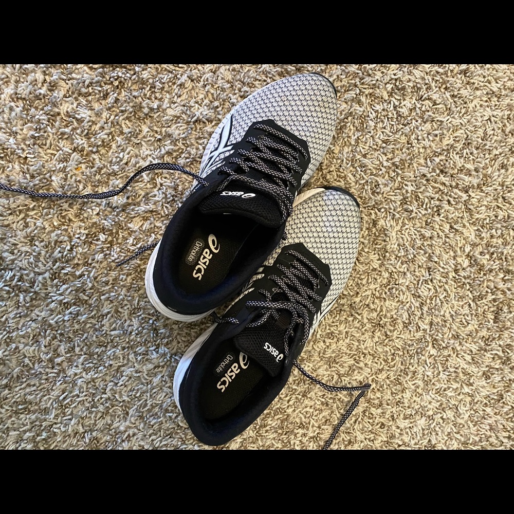 Women’s ASICS tennis shoes